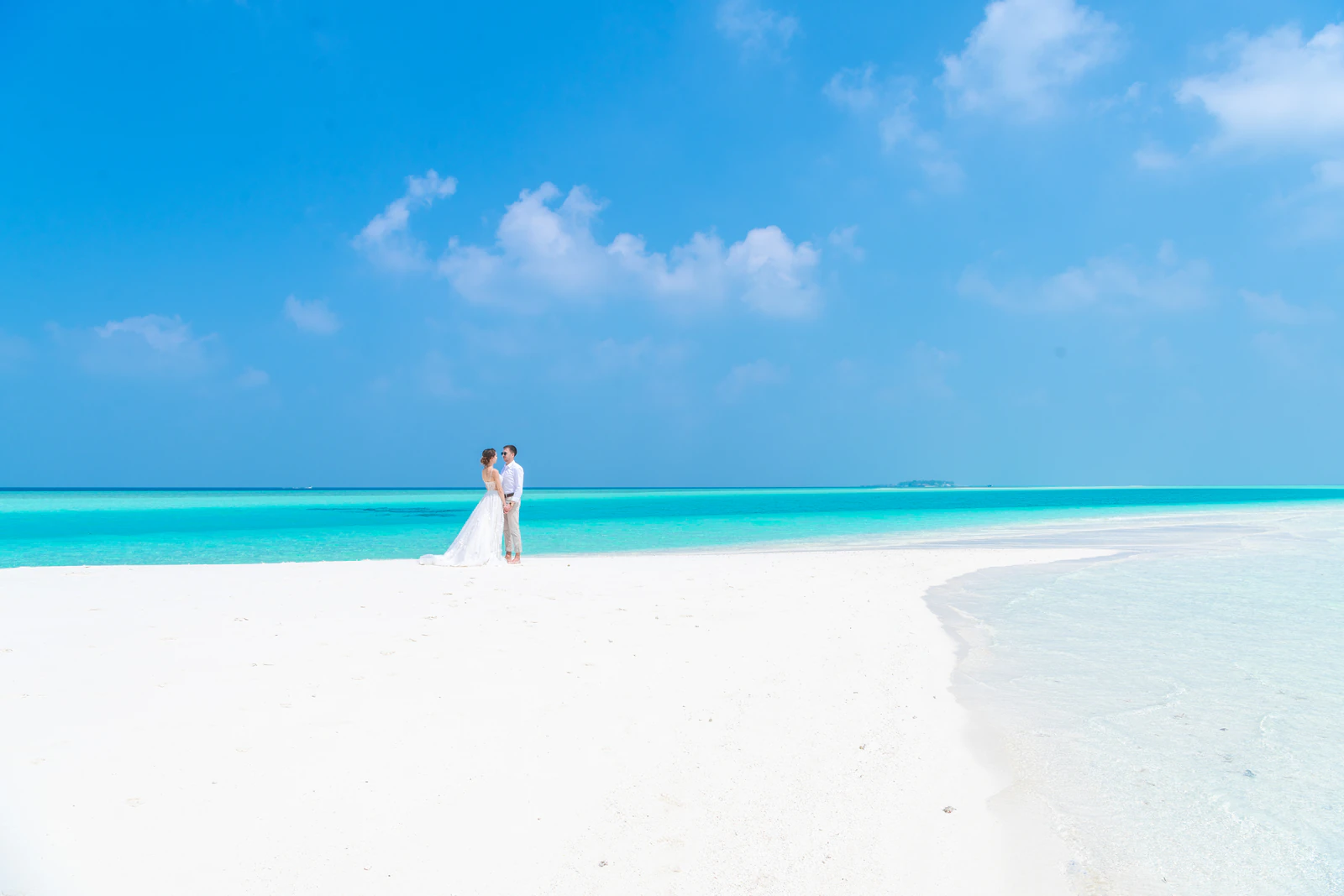 A wedding couple on a bright white Maldives sandbank