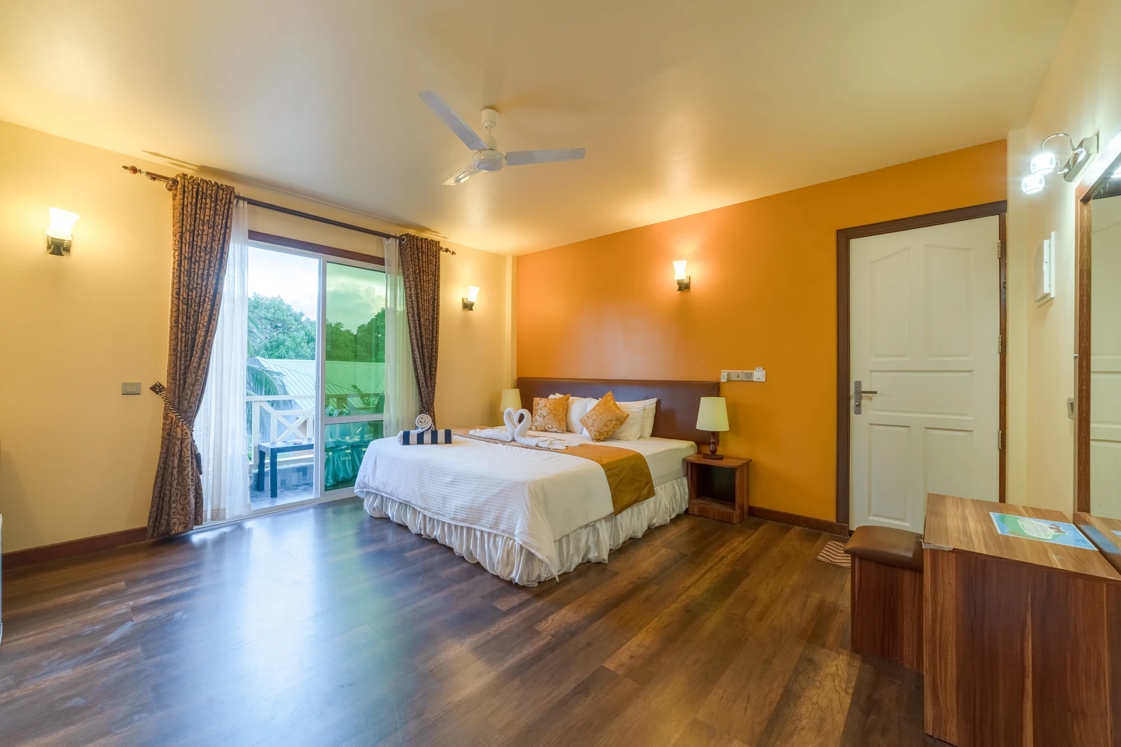Deluxe Double Room with Balcony at Ostrov Beach