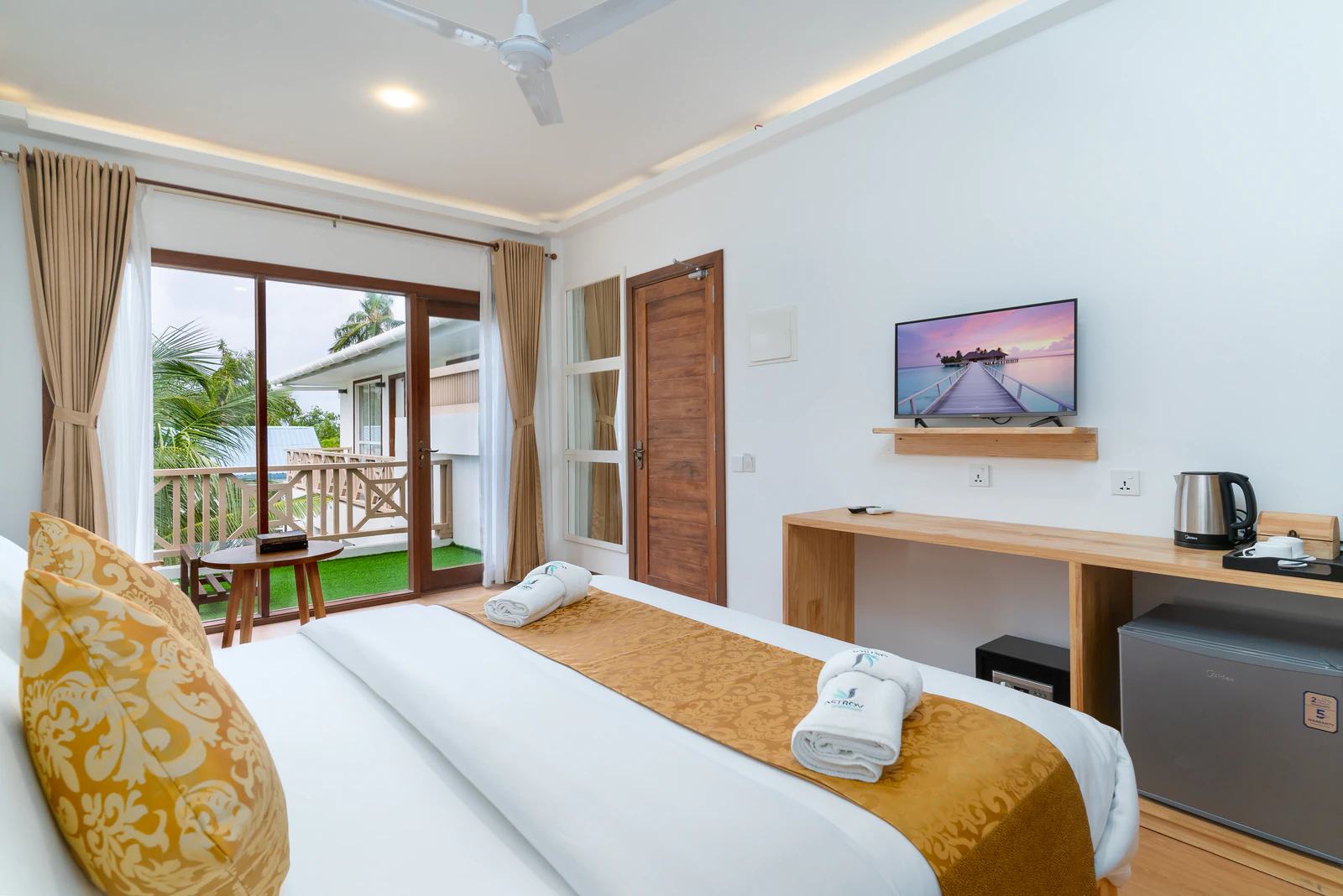 Suite with Bathtub at Ostrov Palm Villa